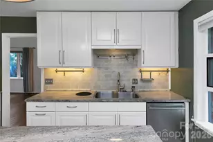 138 Surry Ln, Hendersonville, NC 28791 - Photo 6