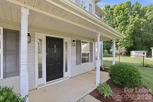 512 Bearbrook Ln, Gastonia, NC 28052 - Photo 2