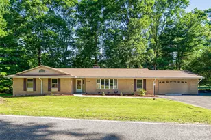 3158 Florida Dr, Hendersonville, NC 28792 - Photo 2