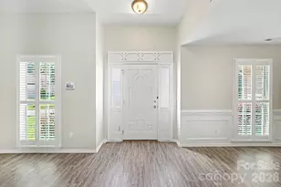 7413 Tupelo Ln, Charlotte, NC 28269 - Photo 2