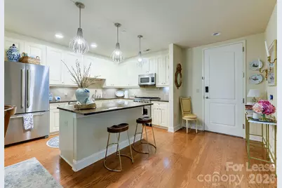 701 Royal Court #306, Charlotte, NC 28202 - Photo 2