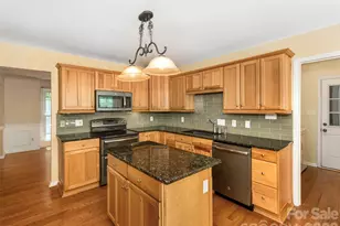 14437 Raynham Dr, Charlotte, NC 28262 - Photo 8