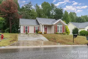 2716 Rabbit Ridge Dr, Bessemer City, NC 28016 - Photo 2