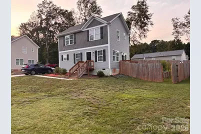 606 E Carpenter Street, Dallas, NC 28034 - Photo 1