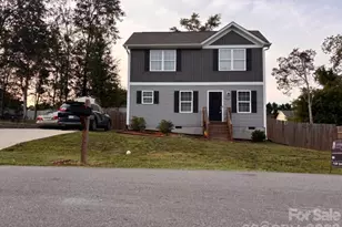 606 E Carpenter St, Dallas, NC 28034 - Photo 2