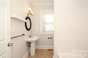 700 E 35th St, Charlotte, NC 28205 - Photo 24