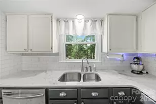 9924 Raddington Ln, Charlotte, NC 28269 - Photo 16