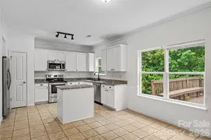 2823 Forest Grove Ct, Charlotte, NC 28269 - Photo 4