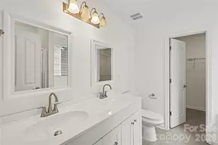 2823 Forest Grove Ct, Charlotte, NC 28269 - Photo 8
