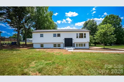 2330 40th Avenue Court NE, Hickory, NC 28601 - Photo 2