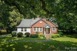 1822 W Sugar Creek Rd, Charlotte, NC 28262 - Photo 2