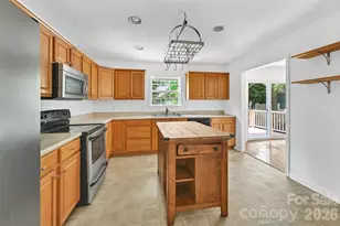 11 Ridgeland Ln, Asheville, NC 28805 - Photo 10