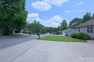 101 Tail Feather Ln, Candler, NC 28715 - Photo 2
