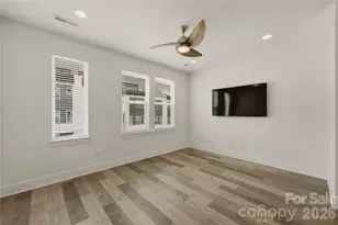 235 S Bruns Ave, Charlotte, NC 28208 - Photo 18