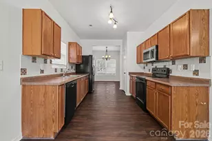 4636 Meadowfield Rd, Charlotte, NC 28215 - Photo 6