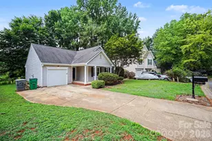 2732 Black Walnut Ln, Charlotte, NC 28262 - Photo 2