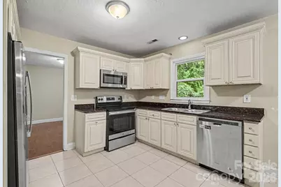 7111 Amarillo Drive, Charlotte, NC 28262 - Photo 8