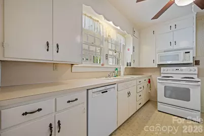 608 1st Street W, Conover, NC 28613 - Photo 26