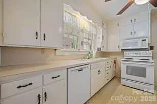608 1st St W, Conover, NC 28613 - Photo 26