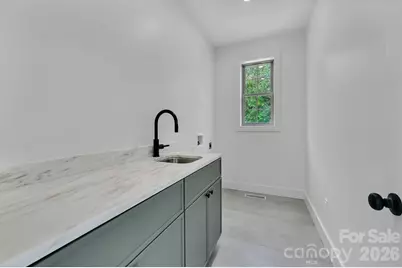 225 Edgewood Road S, Asheville, NC 28803 - Photo 10