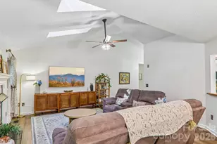 401 Heather Marie Dr, Hendersonville, NC 28792 - Photo 10