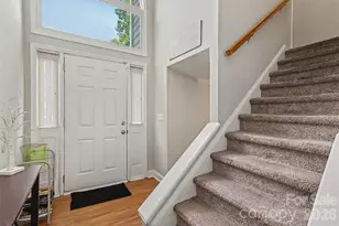 8606 Fox Chase Ln, Charlotte, NC 28269 - Photo 6