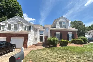 8606 Fox Chase Ln, Charlotte, NC 28269 - Photo 2