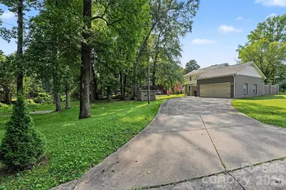 5901 Idlebrook Drive, Charlotte, NC 28212 - Photo 16
