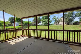 10601 Bere Island Dr, Charlotte, NC 28278 - Photo 12