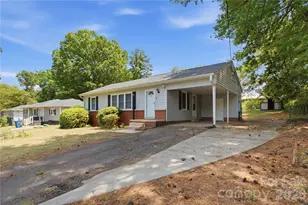 1323 Meadowbrook Cir, Salisbury, NC 28144 - Photo 2