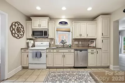 7919 Linda Lake Drive, Charlotte, NC 28215 - Photo 12