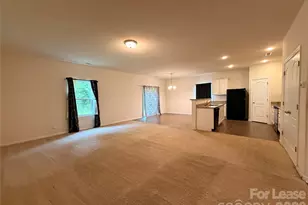 6562 Paw Village Rd, Charlotte, NC 28214 - Photo 6