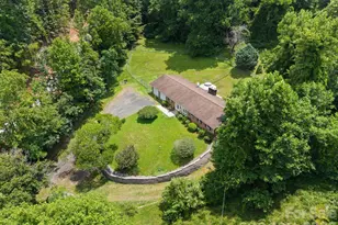 528 Baccus Siding Rd, Green Mountain, NC 28740 - Photo 2