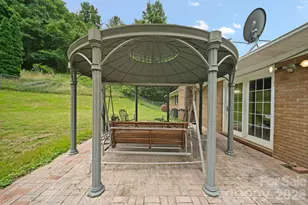 528 Baccus Siding Rd, Green Mountain, NC 28740 - Photo 16