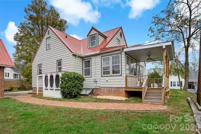 141 N Madison Street, Marion, NC 28752 - Photo 4
