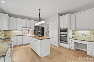 5710 Kinglet Ln, Charlotte, NC 28269 - Photo 18