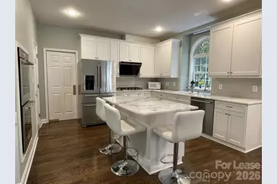 6025 Oakridge Court, Matthews, NC 28104 - Photo 4