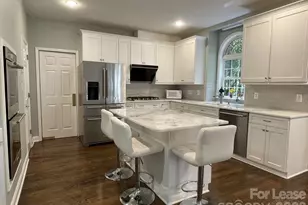 6025 Oakridge Ct, Matthews, NC 28104 - Photo 4