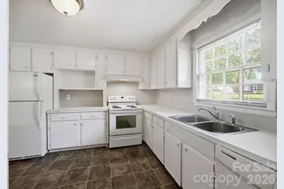 1401 Grovewood Drive, Charlotte, NC 28208 - Photo 4