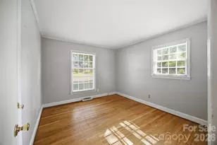 1401 Grovewood Dr, Charlotte, NC 28208 - Photo 22