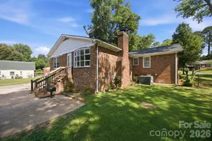 1401 Grovewood Dr, Charlotte, NC 28208 - Photo 30