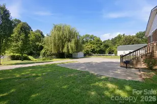 1401 Grovewood Dr, Charlotte, NC 28208 - Photo 32