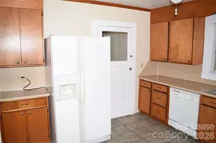 223 Maple St, Statesville, NC 28677 - Photo 12
