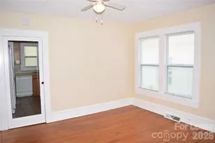 223 Maple St, Statesville, NC 28677 - Photo 8