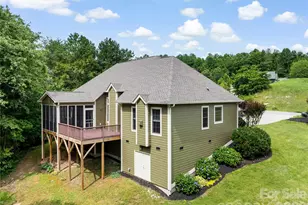 36 Magnolia Farms Dr, Asheville, NC 28806 - Photo 2