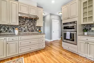 18 Byrdcliffe Ln, Asheville, NC 28805 - Photo 14
