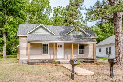421 N Oakland Avenue, Statesville, NC 28677 - Photo 1