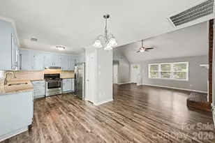 6804 Streamside Dr, Charlotte, NC 28212 - Photo 4