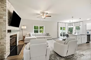 4005 Ruth Crk Ct, Charlotte, NC 28216 - Photo 6