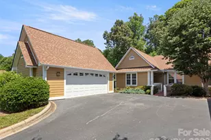 1301 Hyde Park Dr, Asheville, NC 28806 - Photo 1